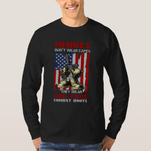 Camiseta Heróis não Vestem Capas que Vestem Dog tags e Comb