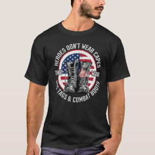 Camiseta Heróis não Vestem Capas que Vestem Dog tags e Comb