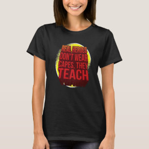 Camiseta Heróis Reais Não Vestem Capes Que Ensinam Frente E