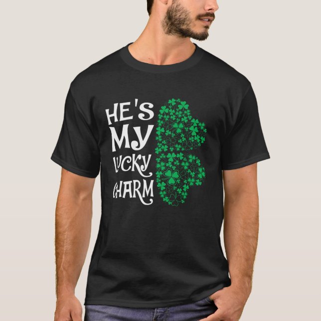 Camiseta He's My Lucky Charm  Shamrock Matching Couples (Frente)