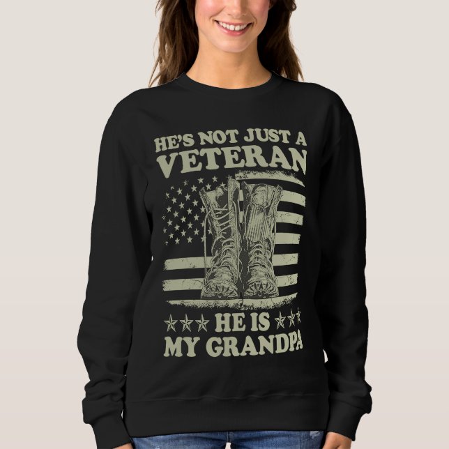Camiseta He's Not Just A Veteran He Is My Grandpa Veterans  (Frente)