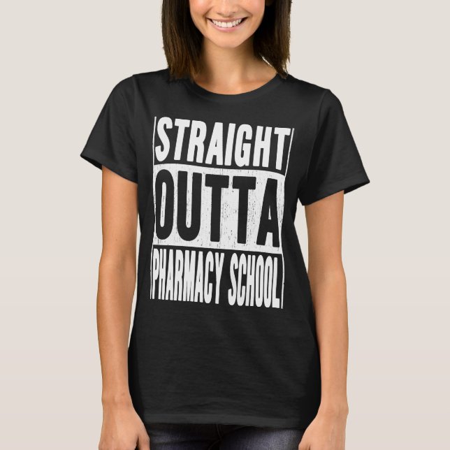 Camiseta Hetero Fora da Faculdade de Farmácia Oferece Gradu (Frente)