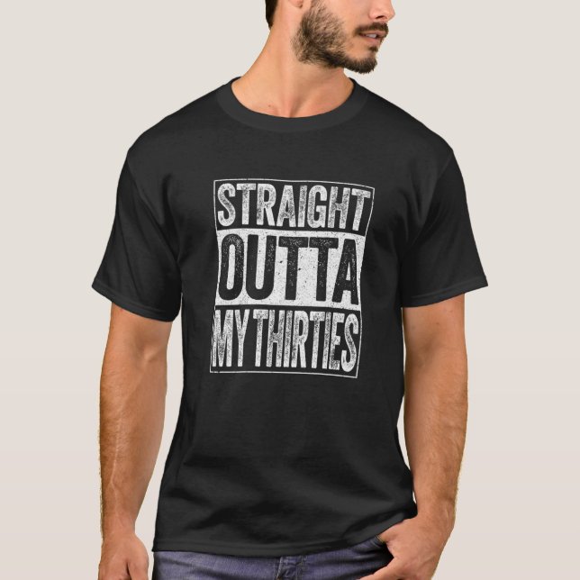 Camiseta Hetero Fora Dos Meus Trinta Anos aniversário de 40 (Frente)