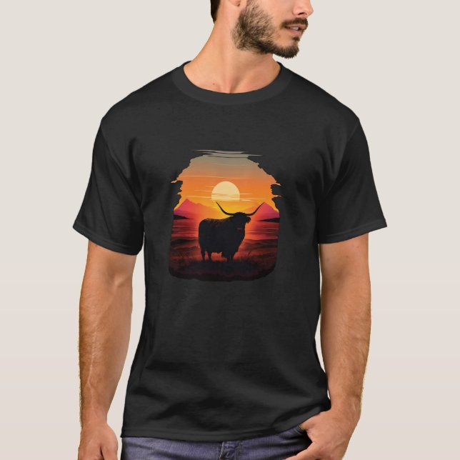 Camiseta Highland Cow Scottish Cattle Sunset (Frente)