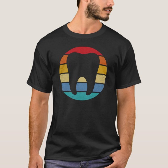 Camiseta Higienista Retrodoentista Oferece Dente Molar Dent (Frente)