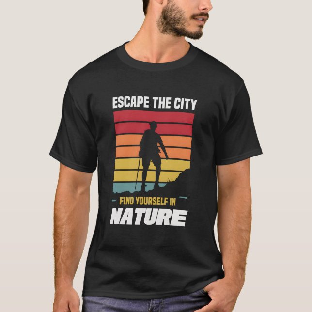 Camiseta HikingEscape The City Find Yourself In Nature (Frente)