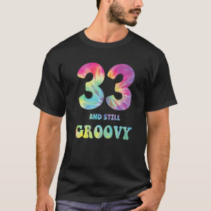 Camiseta Hippie Tie Dye 333 E Ainda Groovy 33º Aniversário