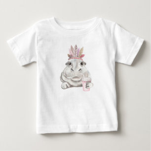 CAMISETA HIPPO ADORÁVEL COM PINK E PENAS DE PINCO