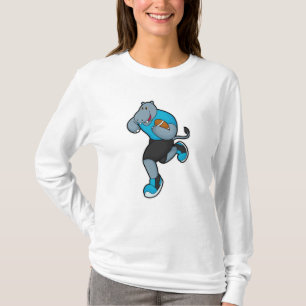Camiseta Hippo como jogador de futebol com futebol