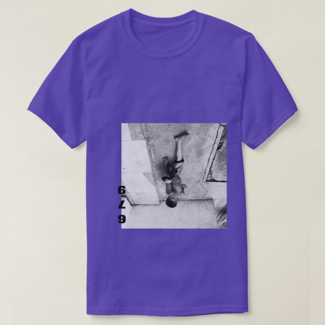 Camiseta His mother is angry (Frente do Design)