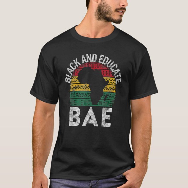 Camiseta História do Orgulho do Presente da BAE Preto e Edu (Frente)