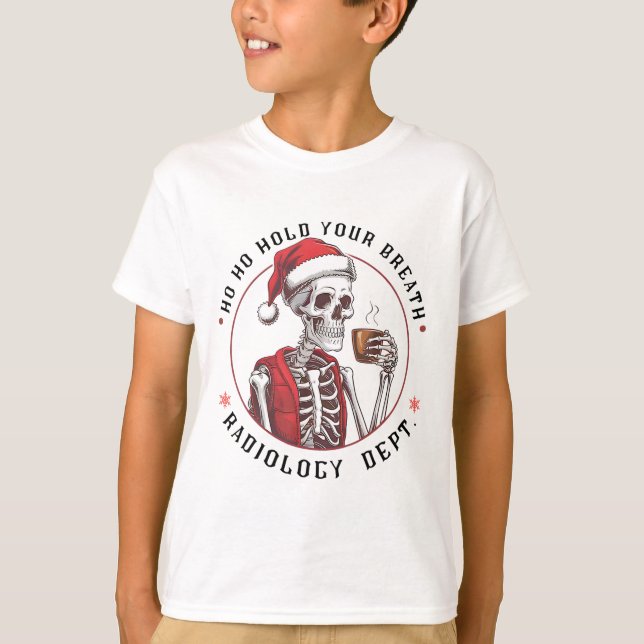 Camiseta Ho Ho Hold Your Skeleton Breath Radiology Dept Chr (Frente)