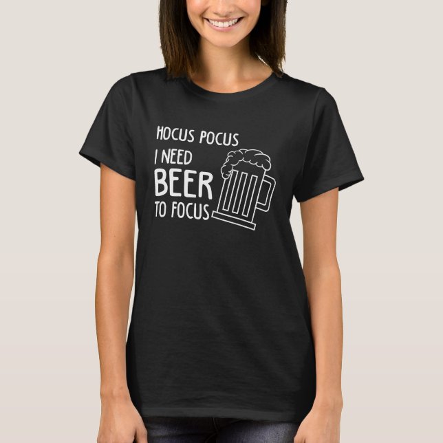 Camiseta Hocus Pocus Preciso de Cerveja para Me Concentrar  (Frente)