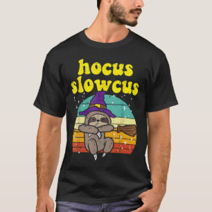 Camiseta Hocus Slowcus Witch Sloth Retro Cute Animal Hallow