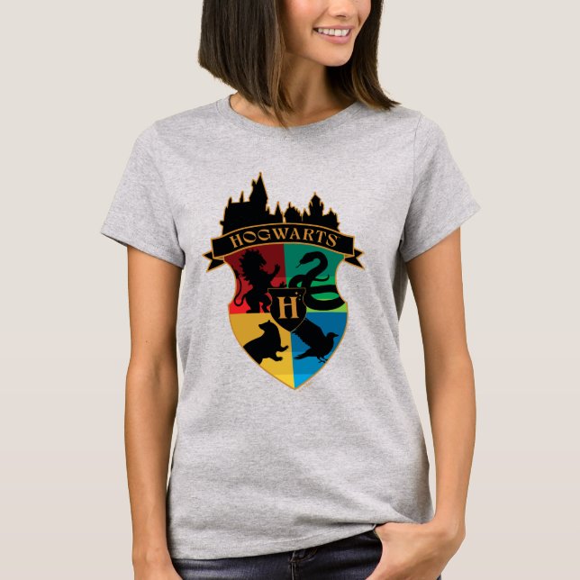 Camiseta HOGWARTS™ Castle Crest House Pride Badge (Frente)