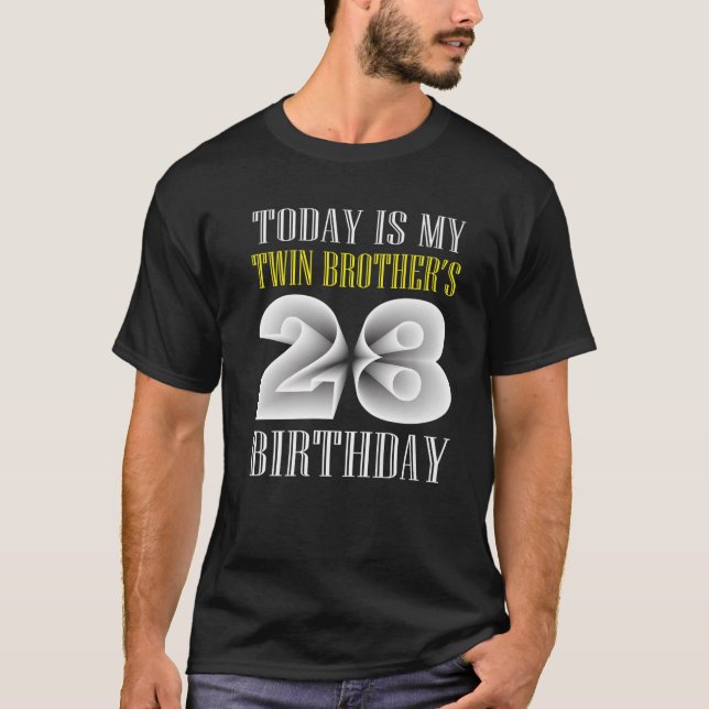 Camiseta Hoje é a 28ª Festa de aniversário 28 do meu irmão  (Frente)
