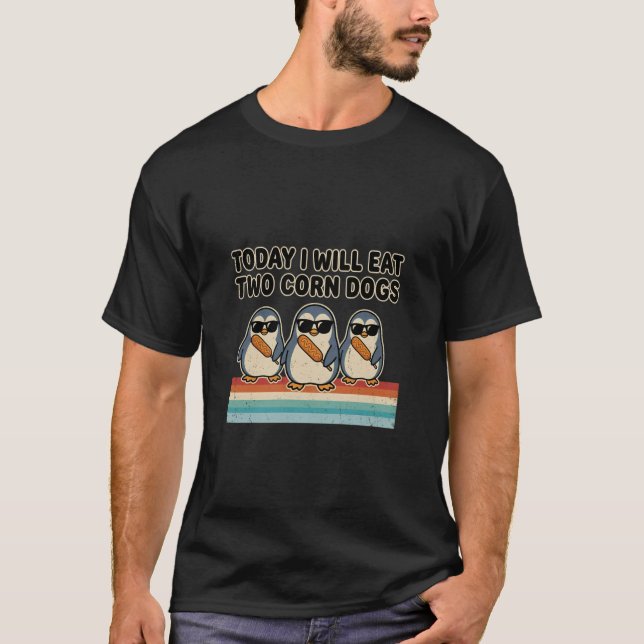 Camiseta Hoje Eu Vou Comer Dois Corn Dogs Meme Pinguim Engr (Frente)