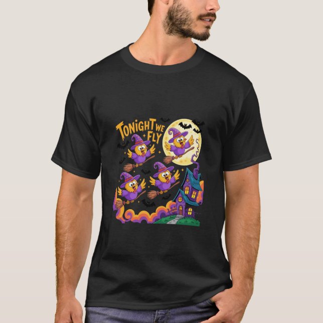 Camiseta Hoje Voamos Frango de Bruxa Halloween (Frente)