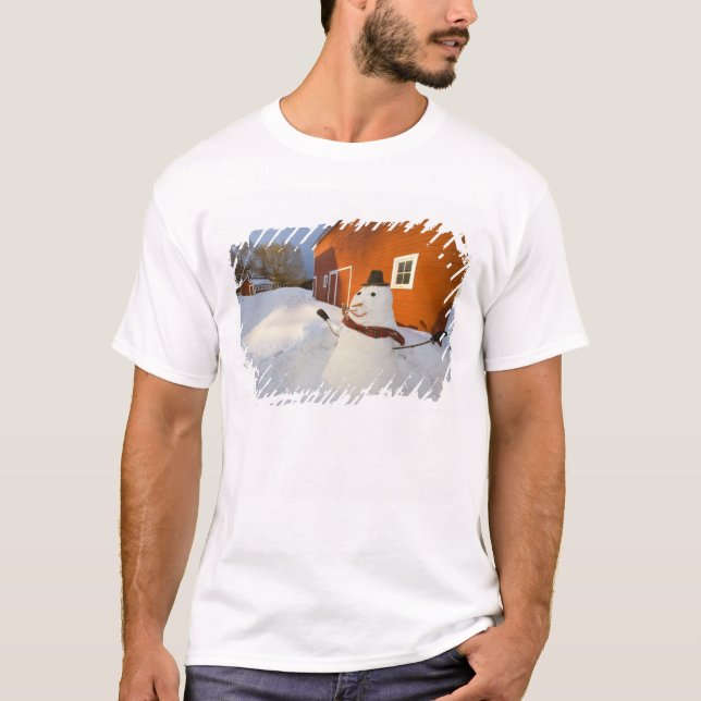 Camiseta Homem de neve em frente ao celeiro vermelho em Col (Frente)