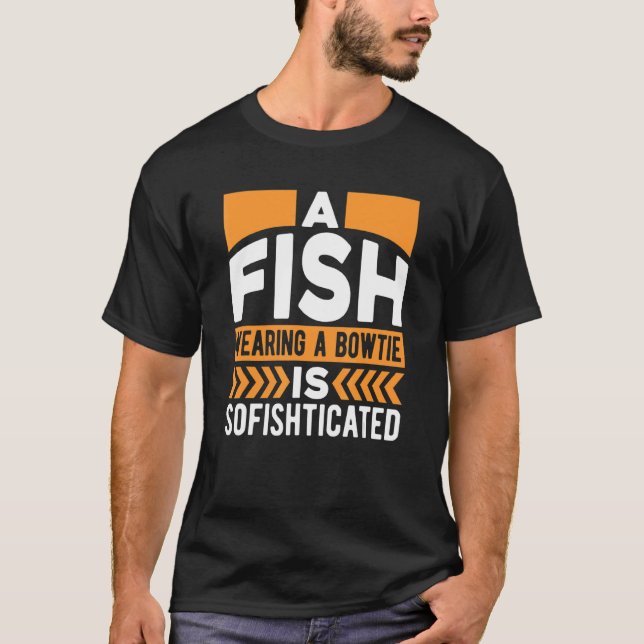Camiseta Homem Um Peixe Usando Gravata Borboleta É Sofistic (Frente)