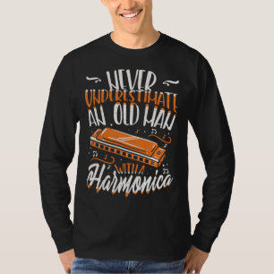 Camiseta Homem Velho Com Uma Harmônica I Instrumento Musica