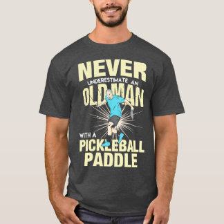 Camiseta Homem Velho Da Pickleball Com Uma Pá De Pickleball