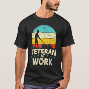 Camiseta Homem Veterano No Trabalho Cortador De Grama
