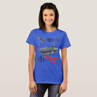 Camiseta Homenageando o azul militar poderoso