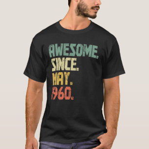 Camiseta Homens de 61 anos dão presentes desde maio de 1960
