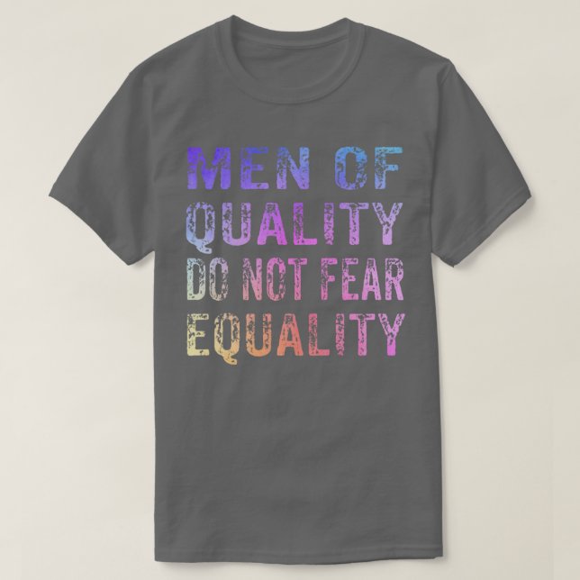 Camiseta Homens De Qualidade Não Têm Medo Da Igualdade Femi (Frente do Design)