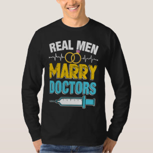 Camiseta Homens de Verdade Casam com Médicas Escola de Medi
