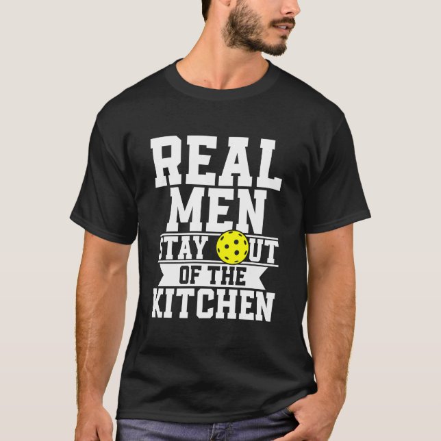 Camiseta Homens De Verdade Ficam Fora Da Cozinha Engraçados (Frente)