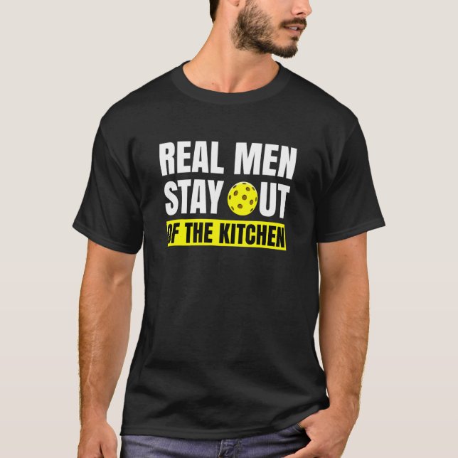 Camiseta Homens De Verdade Ficam Fora Da Gatinha 2 (Frente)