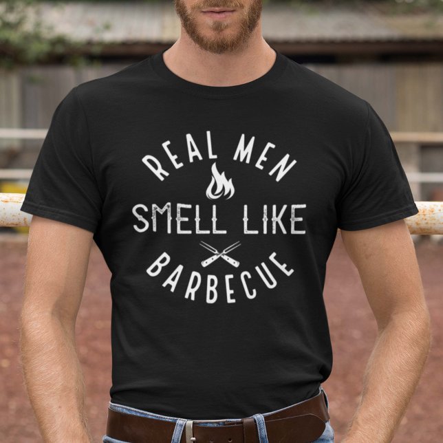 Camiseta Homens Reais Cheiram A Barbecue (Criador carregado)