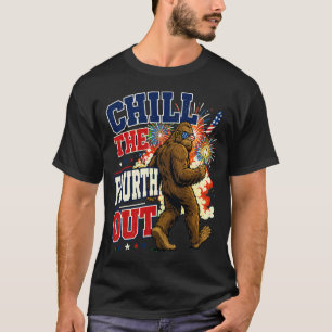 Camiseta Homens relaxam no quarto engraçado bigfoot acampam
