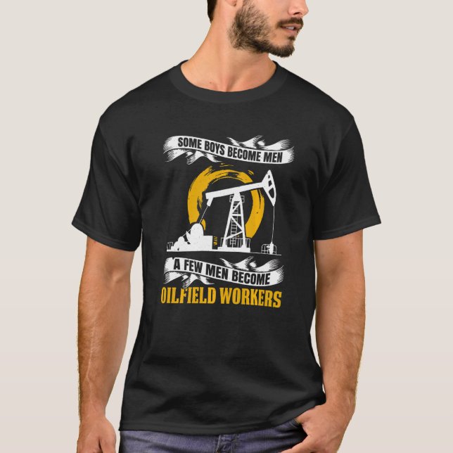 Camiseta Homens Se Tornam Homens Poucos Se Tornam Oilfiel (Frente)