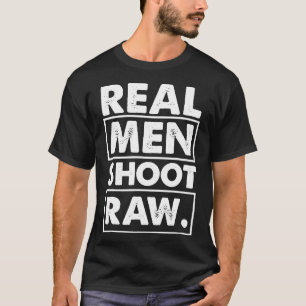 Camiseta Homens Verdadeiros Atiraram Fotografia Bruta em Fo