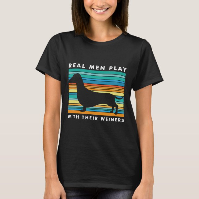 Camiseta Homens Verdadeiros Brincam Com Os Weiners Eu Engra (Frente)
