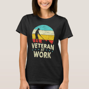 Camiseta Homens Veterano No Trabalho Cortador de Grama