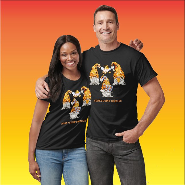 Camiseta Honeycomb Hat Gnomo Mel com Abelhas Unisex (Honeycomb Hat Gnome Honey with Bees Unisex T-Shirt)