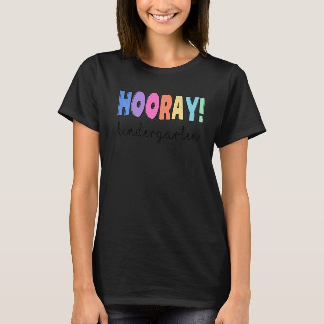 Camiseta Hooray Kindergarten Professora Elementar Co (Frente)
