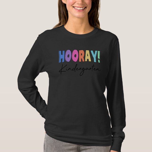 Camiseta Hooray Kindergarten Professora Elementar Co (Frente)