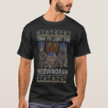 Camiseta Hora De Acender O Meownorah Cat Menorah Ugly Chan<br><div class="desc">Hora De Acender O Gato Meownorah Menorah Ugly Chanukah.</div>