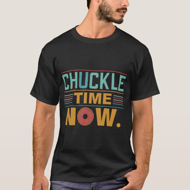 Camiseta Hora Do Chuckle Agora. (Frente)