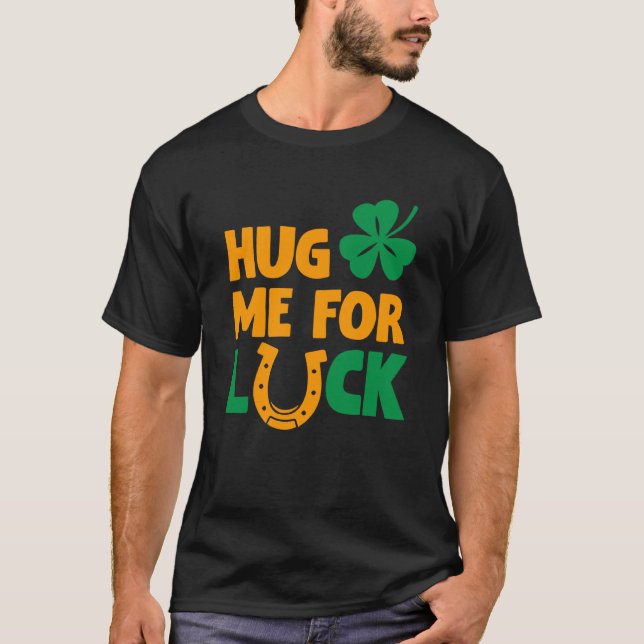 Camiseta Hug Me For Luck Saint Patricks Drink Paddys Day Te (Frente)