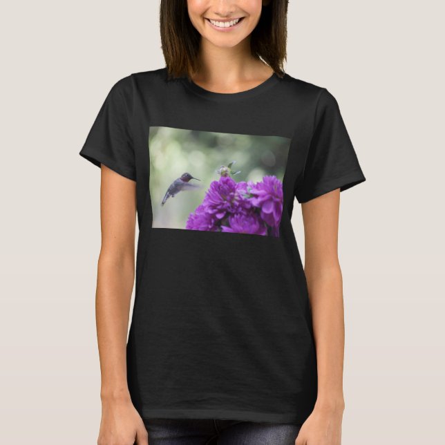 Camiseta Hummingbird com dahlias roxas (Frente)