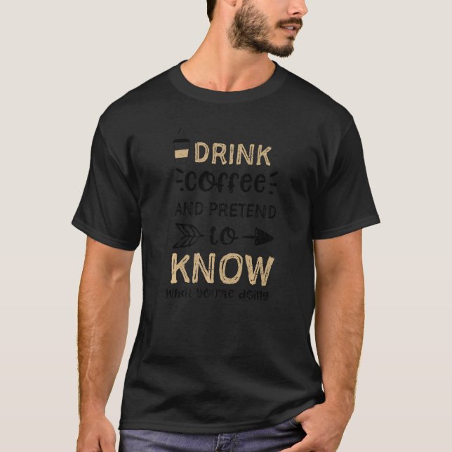 Camiseta Humor Beba café e finge saber o que você é (Frente)