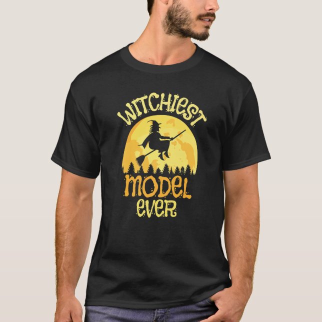 Camiseta Humor de Bruxas Modelo (Frente)
