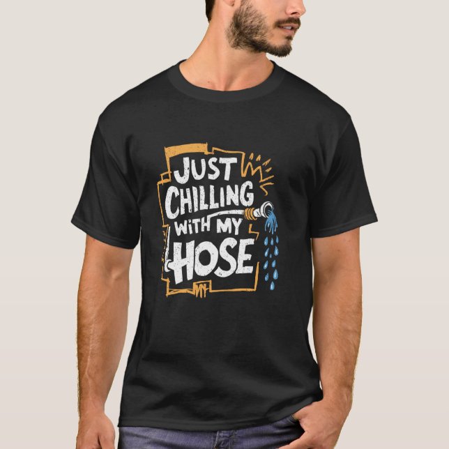 Camiseta Humor de Cuidado de Gramado - Esfriando Com Minha  (Frente)