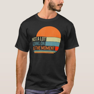 Camiseta Humor Não Está Muito Acontecendo No Momento Gráfic